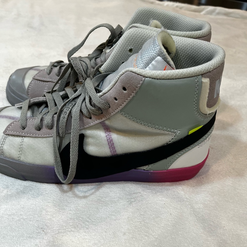 Off-White x Nike Blazer Mid All Hallows Eve x 1
Mens  / 8.5